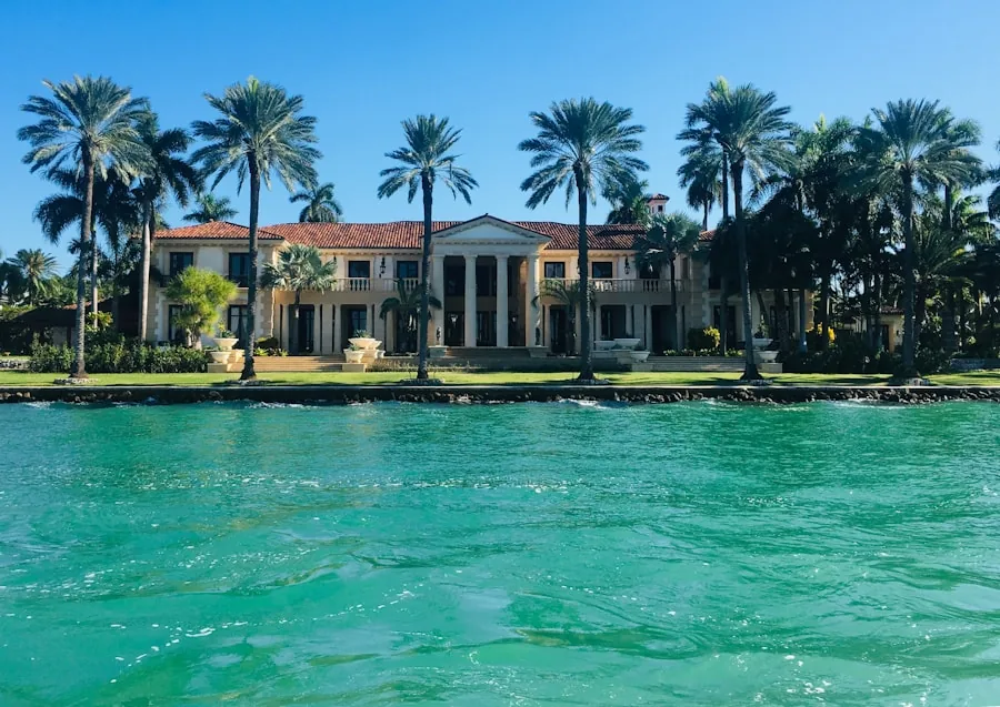 Waterfront &amp; Canal-Front Estates
